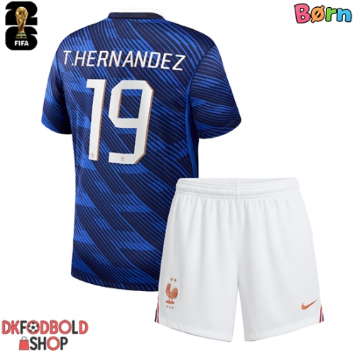 Frankrig Theo Hernandez #19 Hjemmebanesæt Børn VM 2026 Kort ærmer (+ korte bukser)